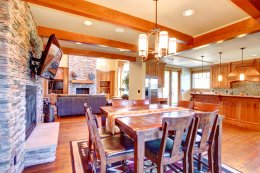 Если в помещении планируется монтаж натяжного потолка, можно ограничиться закреплением утеплителя с помощью клеевого состава на цементной основе, монтажной пены, либо жидких гвоздей