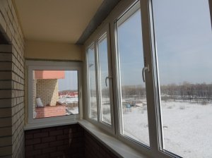 На балкон установлено остекление из профиля ПВХ