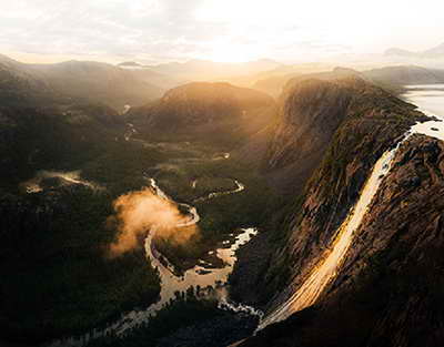 Линдси Лохан заявила, что не делала пластику, а её лицо изменилось благодаря натуральным сокам и ЗОЖ